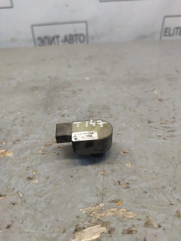 Датчик положения кузова VW Touareg 2004 7L0616214 7L 4.2