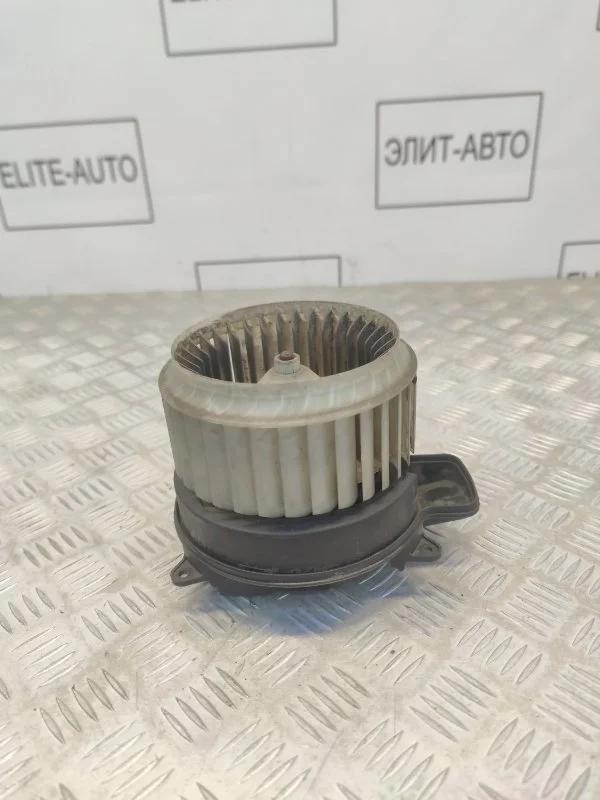 Моторчик печки Audi A8 2012 4H1820021B D4 3.0
