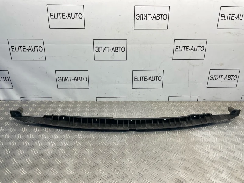 Кронштейн бампера VW Touareg 2009 7L6807863 3.0D, задний
