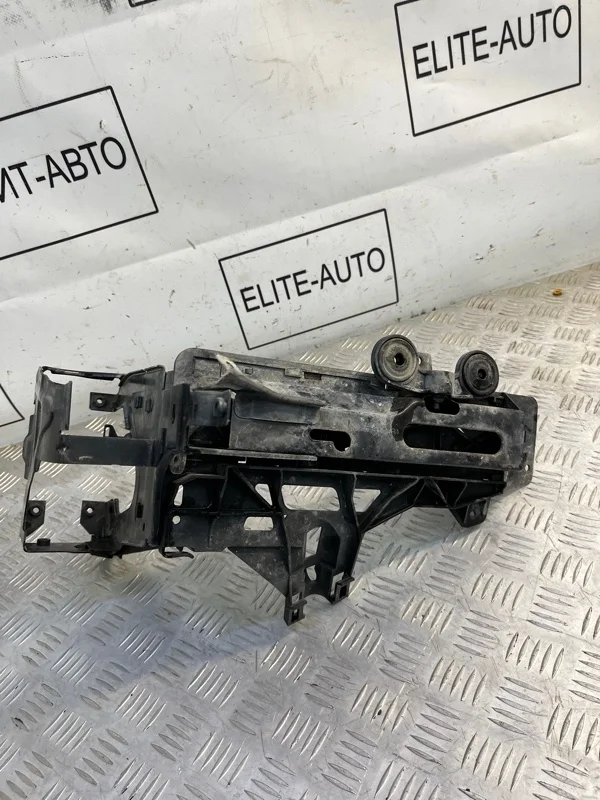 Кронштейн фары BMW 5 GT 2009 51647200778 F07 N63, правый