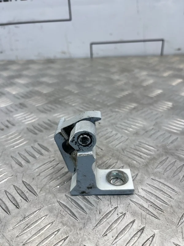 Петля двери VW Golf 2013 8K0831402G 7 1.2, задняя правая