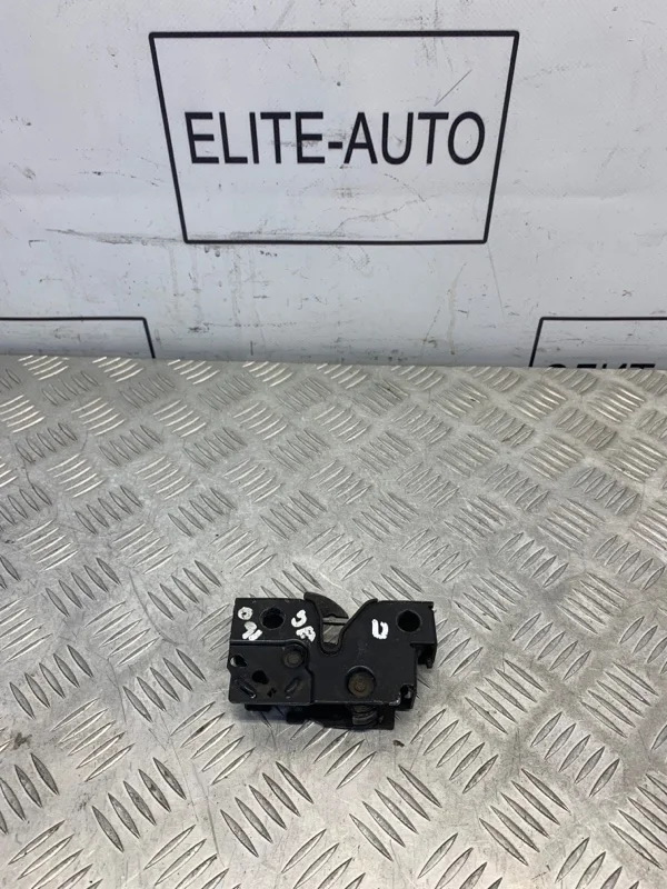 Замок капота VW Golf 2013 5G1823509B 7 1.2, правый