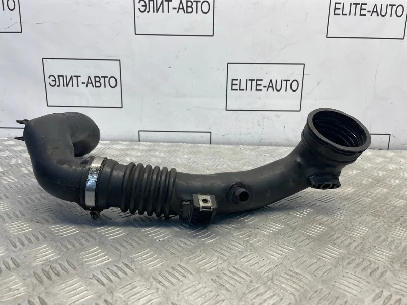 Патрубок интеркулера BMW 7 2012 13717582314 F01 F02 3.0