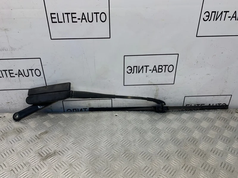 Поводок дворника VW Touareg 2011 7P0955410B NF 3.0D, правый