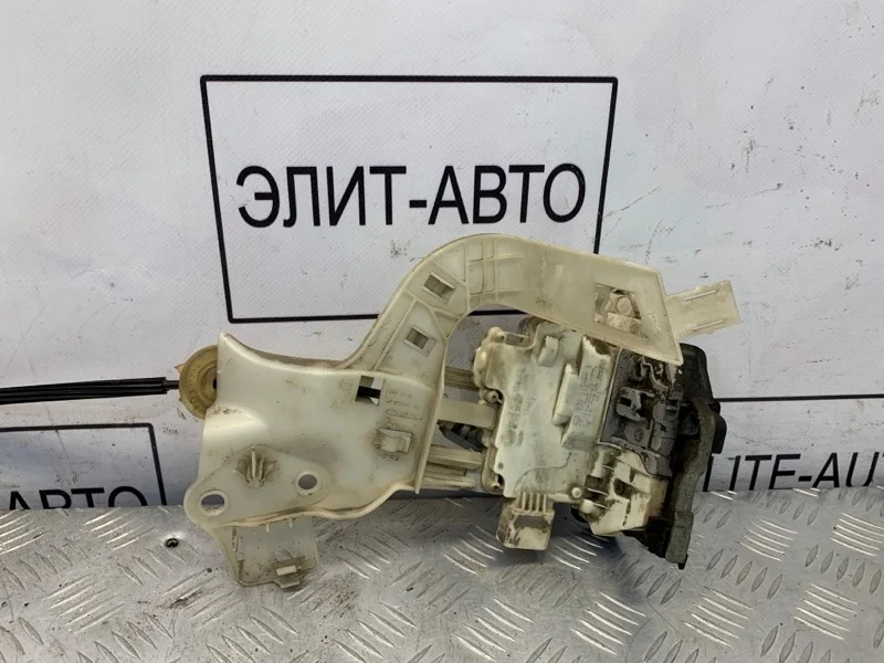 Замок двери VW Touareg 2011 4G0839015 NF 3.0D, задний левый