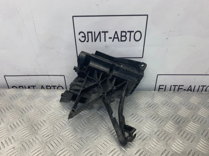 Кронштейн фары Mercedes E 2018 A2136206400 W213 2.0, левый
