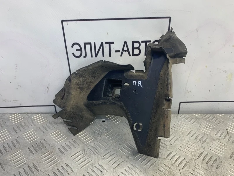 Воздуховод радиатора Mercedes E 2018 A2135051230 W213 2.0, правый
