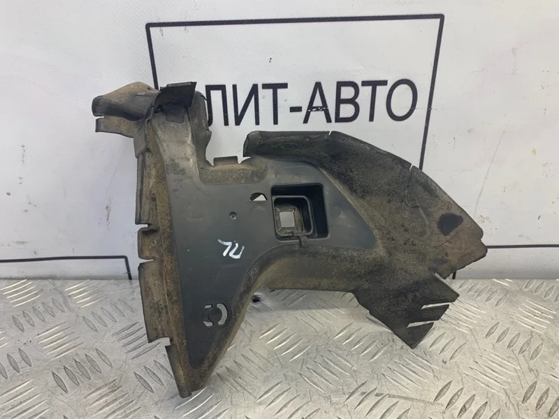 Воздуховод радиатора Mercedes E 2018 A2135051130 W213 2.0, левый