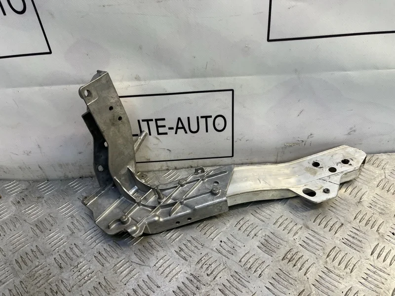 Кронштейн крепление Mercedes E 2018 A2536210700 W213 2.0, передний правый