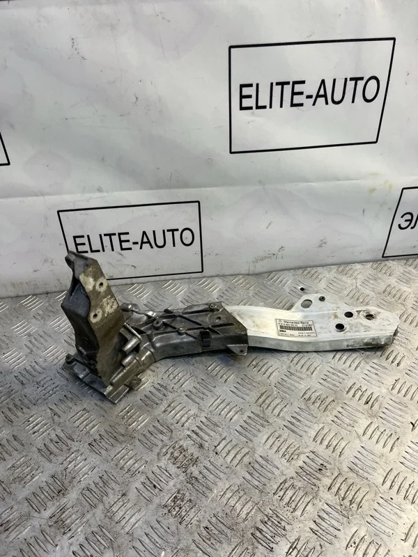 Кронштейн крепление Mercedes E 2018 A2536210600 W213 2.0, передний левый