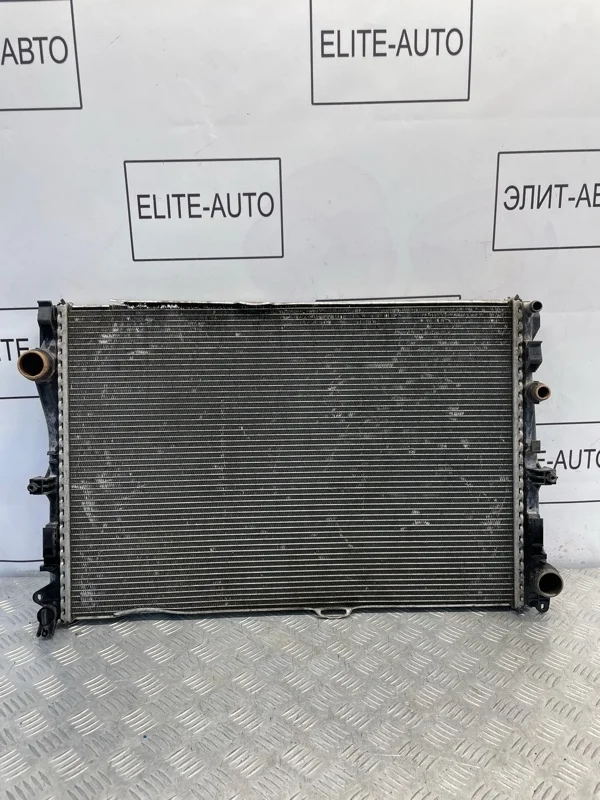Радиатор охлаждения Mercedes E 2018 A0995007303 W213 2.0