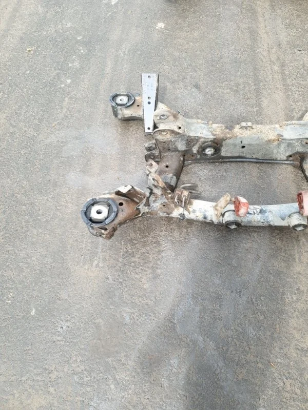 Подрамник BMW X5 2012 33316863815 E70 4.4, задний