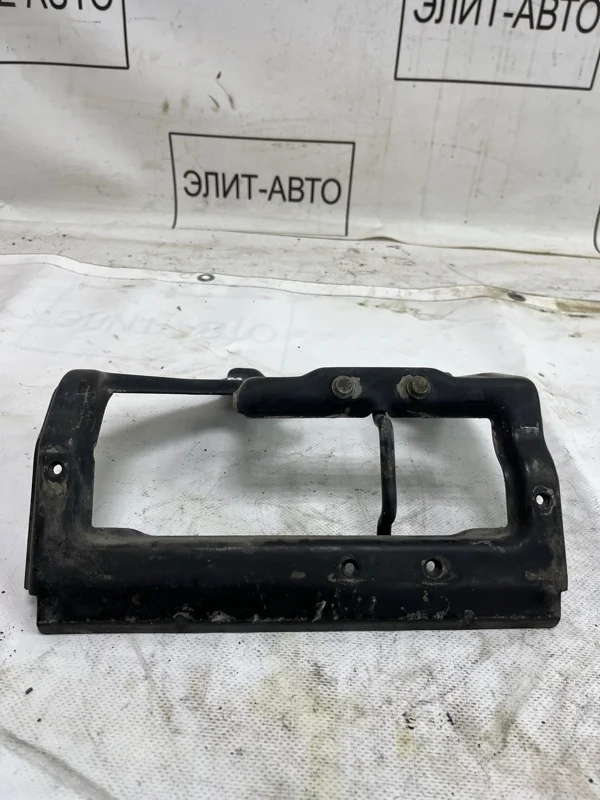 Кронштейн Mercedes S 2011 A2216200172 W221 5.5, передний