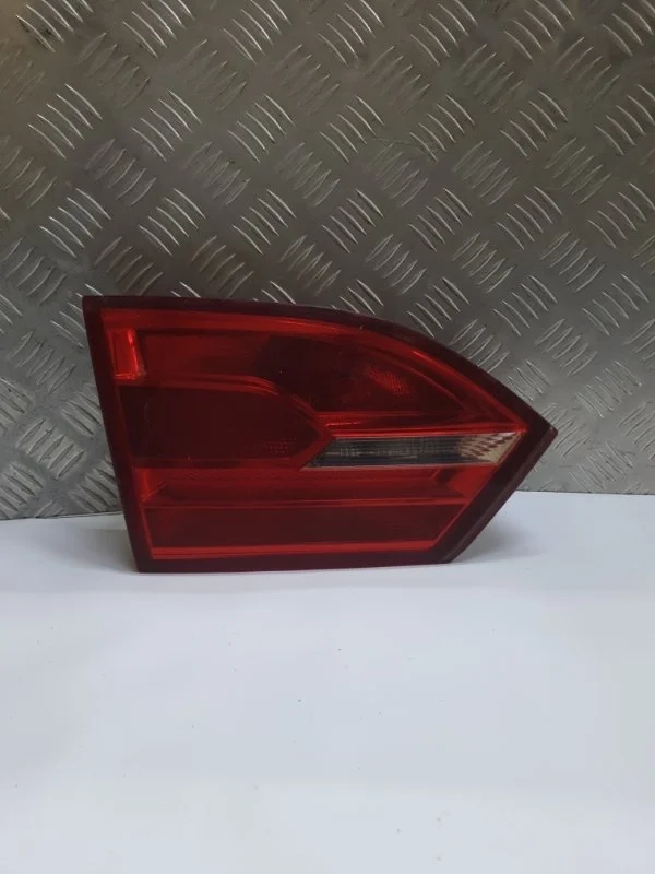 Фонарь внутренний VW Jetta 2012 5C6945093 6 1.4, левый