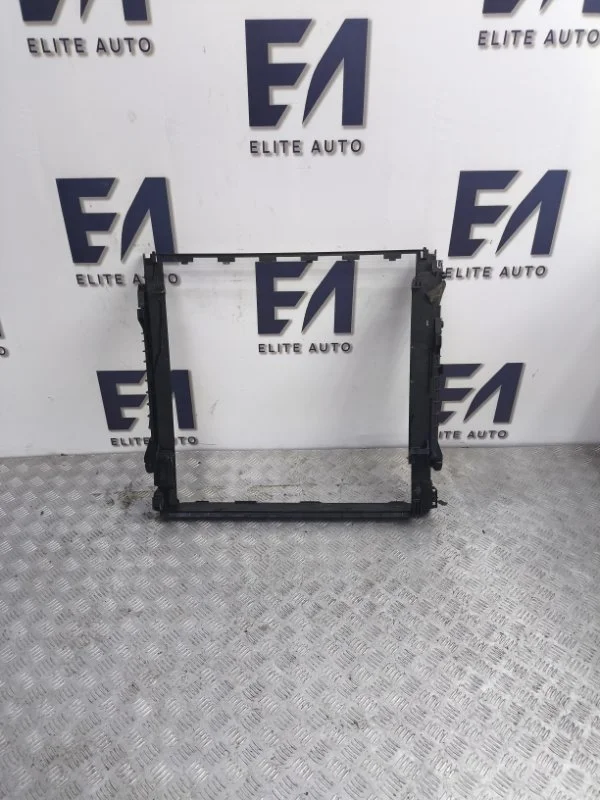 Рамка радиатора LR Range Rover Vogue 2011 LR011041 L322 5.0