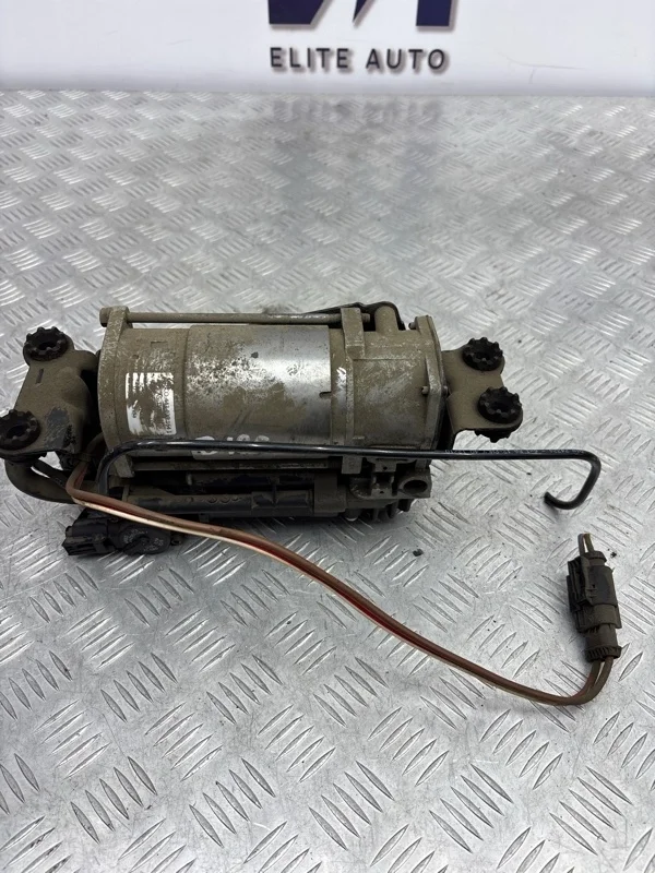 Компрессор пневмоподвески BMW 7 2010 37206875176 F01 F02 4.4