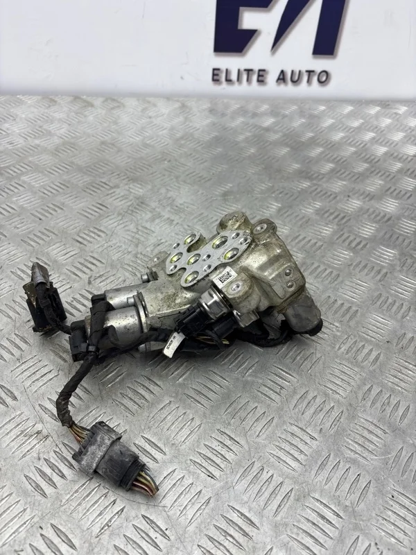 Блок клапанов гидроподвески BMW 7 2010 37146775258 F01 F02 4.4