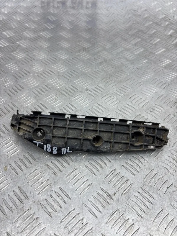 Кронштейн бампера Toyota Land Cruiser Prado 2012 5211660200 150 3.0D, передний левый