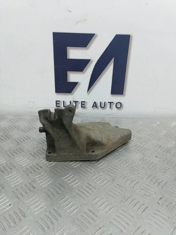 Кронштейн двигателя Mercedes S 2008 A2732231104 W221 4.7, левый