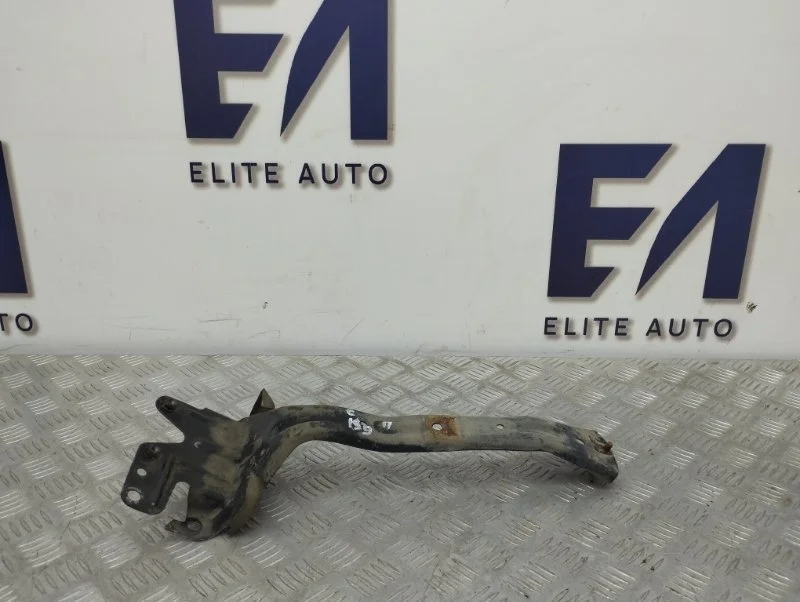 Кронштейн замка капота Porsche Cayenne 2007 7L0805799 957 4.8, передний
