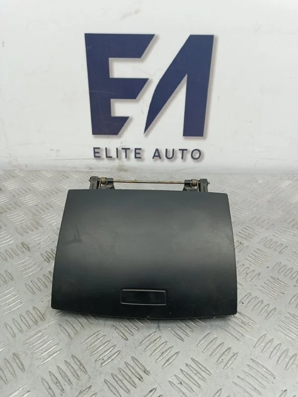 Бардачок VW Touareg 2008 7L6857919D 7L 3.6