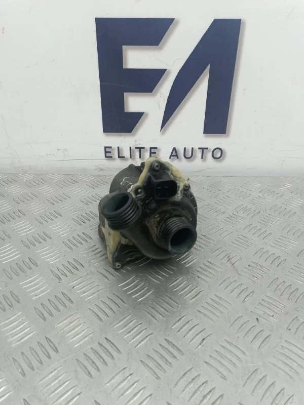 Помпа водяной насос BMW X6 2010 11517632426 E71 3.0