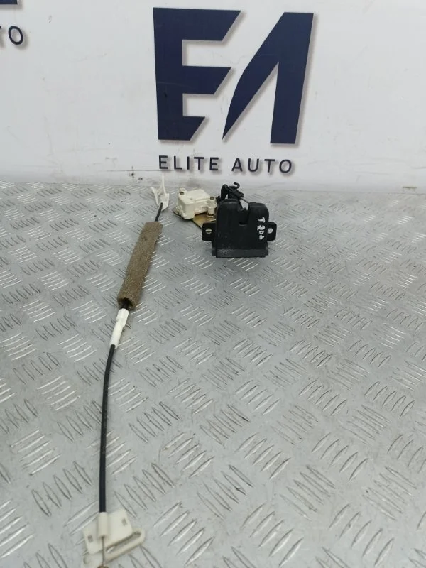 Активатор замка багажника VW Touareg 2003 7L6827425 7L 2.5D