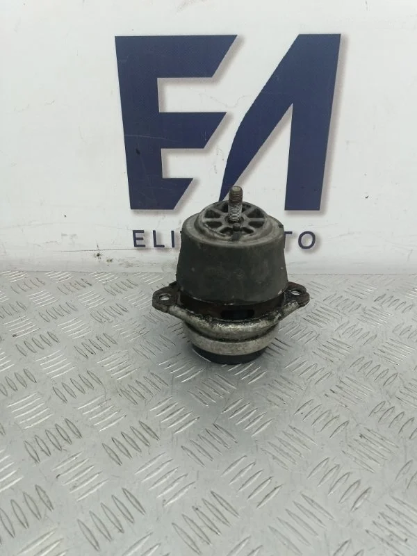 Подушка двигателя VW Touareg 2003 7L6199131C 7L 2.5D, правая
