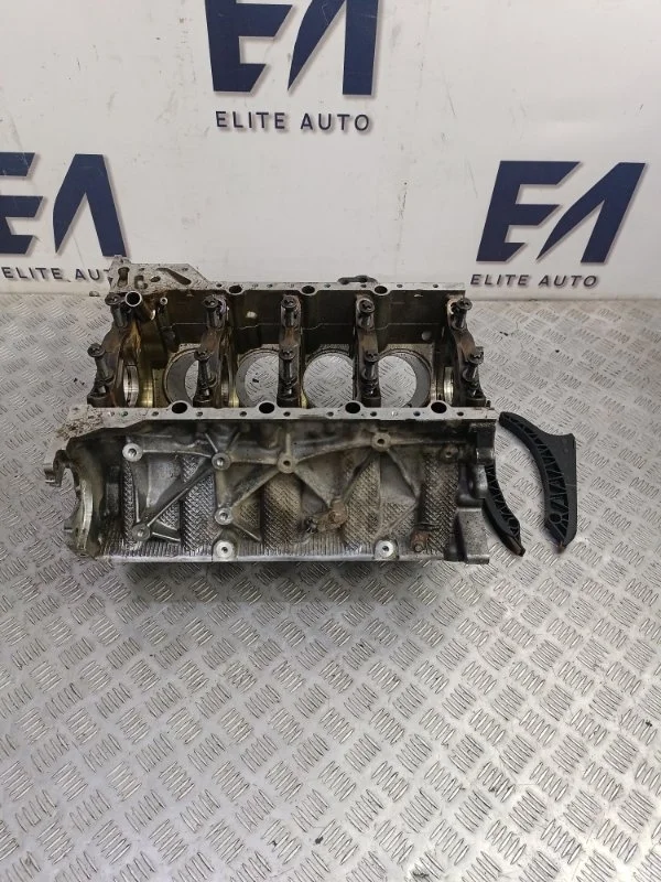 Блок двигателя BMW X6 2011 11112296651 E71 4.4