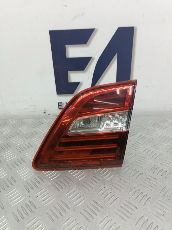 Фонарь внутренний Mercedes ML 2012 A1669068501 W166 3.0D, правый