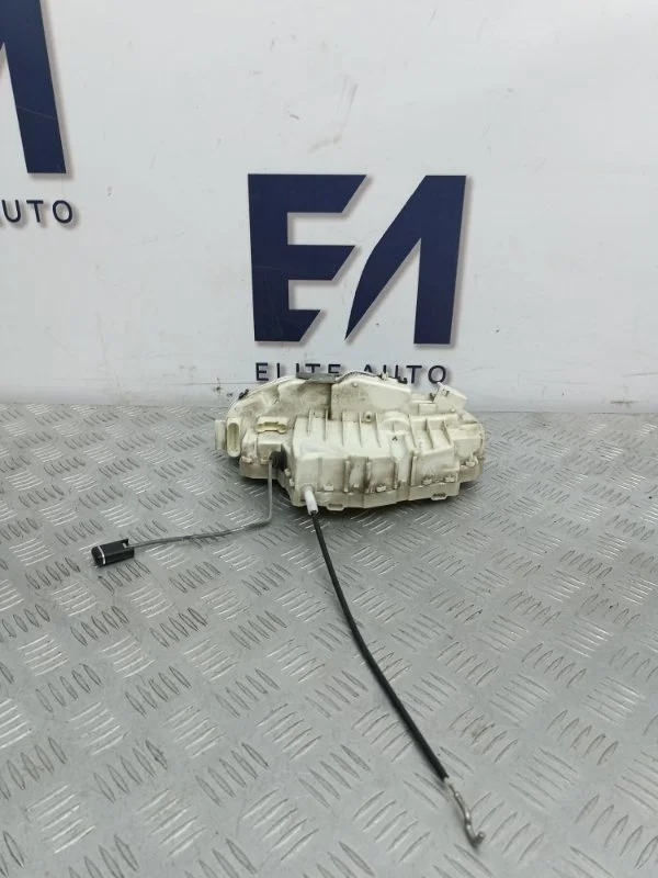Замок двери Mercedes S 2011 A2217307135 W221 3.5, задний левый
