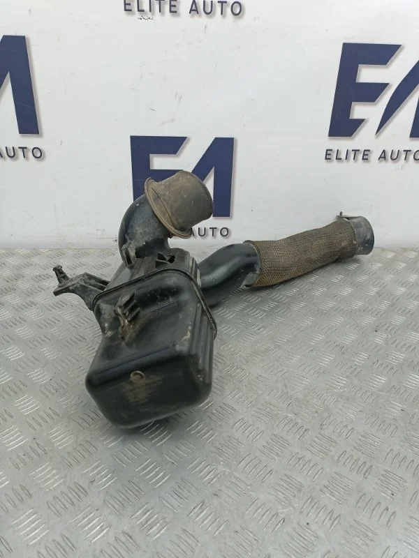 Резонатор воздушного фильтра Opel Antara 2012 20792676 3.0