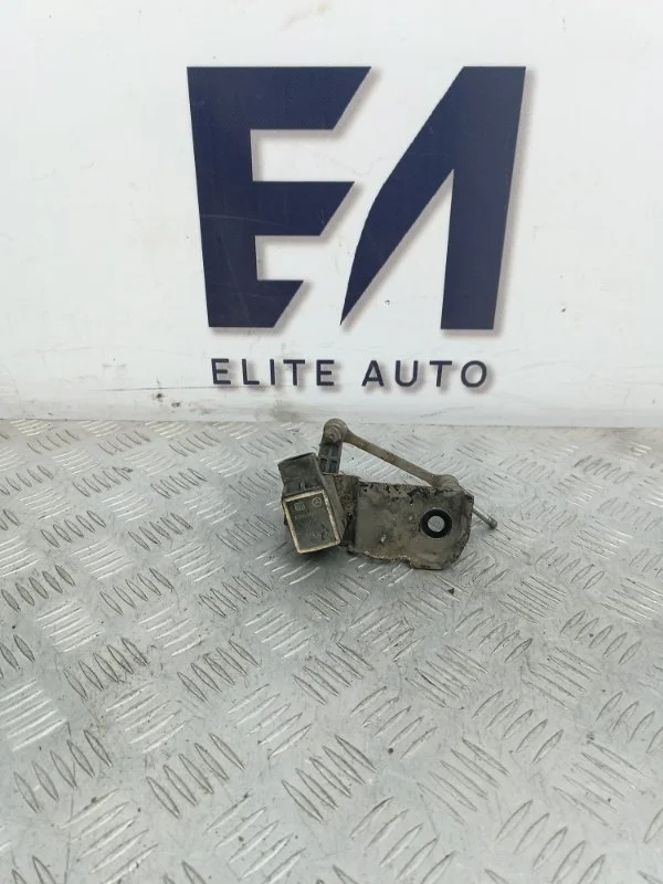 Датчик положения кузова Mercedes S 2005 A0105427717 W221 3.5, передний левый
