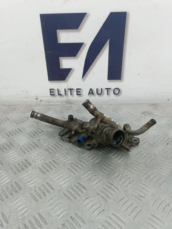 Корпус термостата Nissan Qashqai 2007 110611LA0A J10 2.0