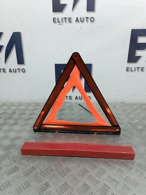 Аварийный знак Audi A4 2012 8T0860251 B8 1.8