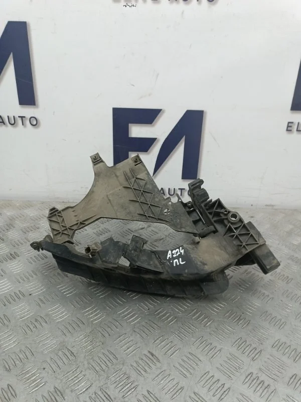 Кронштейн фар Audi A4 2012 1301073053 B8 1.8, левый