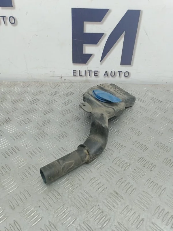 Горловина бочка омывателя Audi A4 2012 8T1955463B B8 1.8