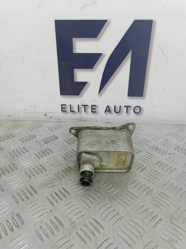 Теплообменник Audi A4 2012 06L117021C B8 1.8
