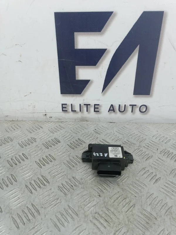 Блок управления топливным насосом Audi A4 2012 4G0906093F B8 1.8