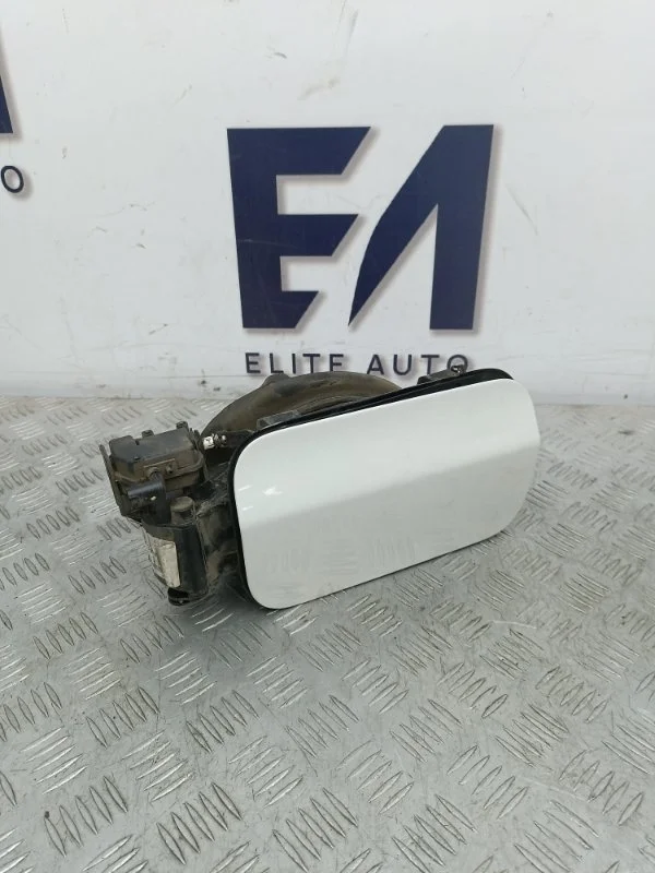 Лючок топливного бака BMW 3 2013 7238100 F30 2.0