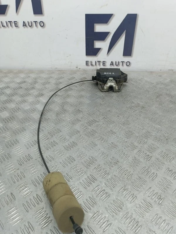 Замок багажника Mercedes R 2006 A1647400335 W251 5.0