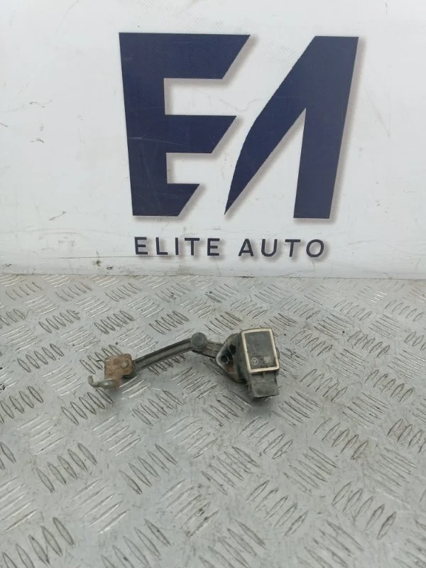 Датчик положения кузова Mercedes R 2006 A0105427717 W251 5.0, передний левый