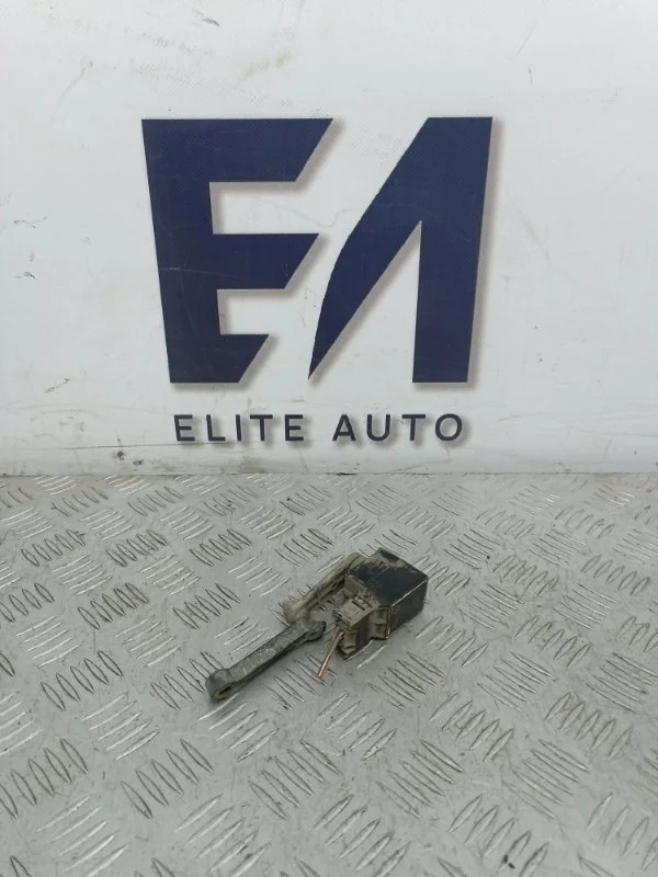 Датчик положения кузова Mercedes R 2006 A0105427717 W251 5.0, задний левый