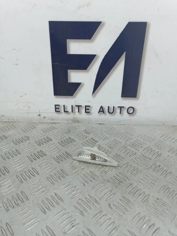 Повторитель поворота Hyundai Solaris 2017 92303H5000 2 1.6, левый