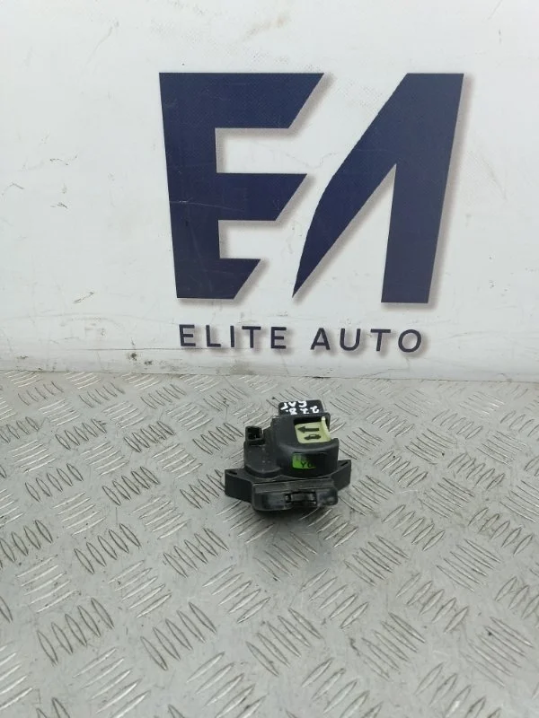 Замок багажника Hyundai Solaris 2017 81230A7030 2 1.6