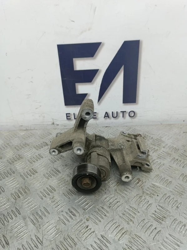 Кронштейн генератора KIA Sportage 2012 373002G400 3 2.0