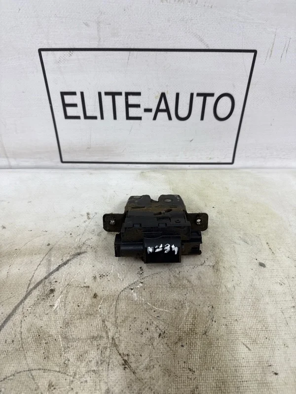 Замок багажника Nissan Qashqai 2008 90502AV70B J10 2.0