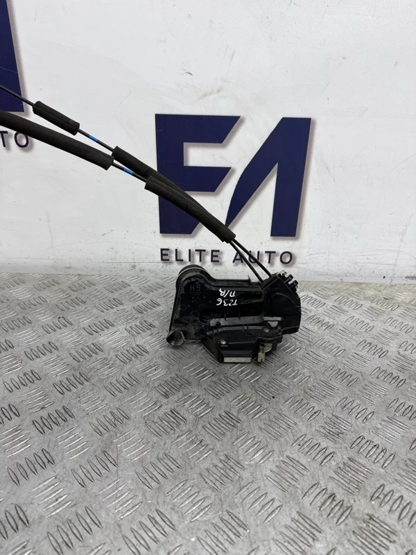 Замок двери Toyota Camry 2019 6903053130 XV70 2.0, передний правый