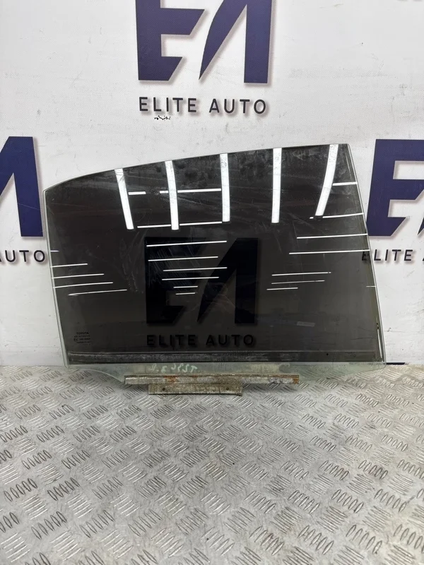 Стекло двери Toyota Camry 2019 6810306320 XV70 2.0, заднее правое