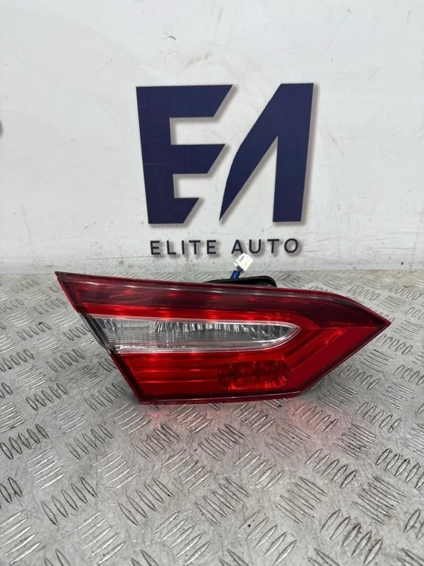 Фонарь внутренний Toyota Camry 2019 8159133330 XV70 2.0, левый